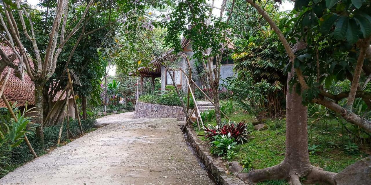 Sapulidi Cafe, Gallery & Resort Lembang Exterior foto